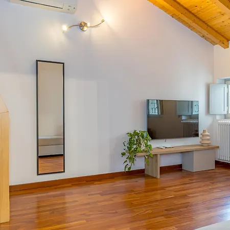 Calicantus Atena アパート コモ